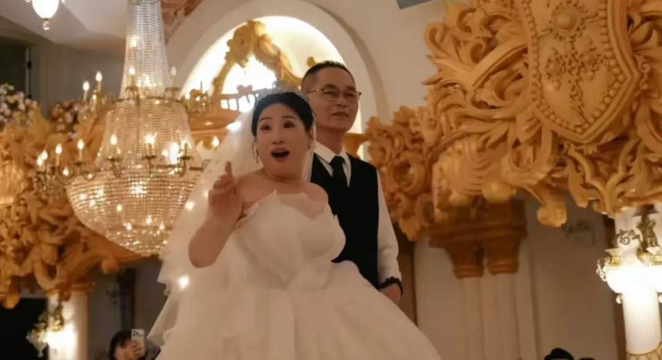 57岁女球迷现场观战，发现CBA新星竟是自己失散多年的儿子
